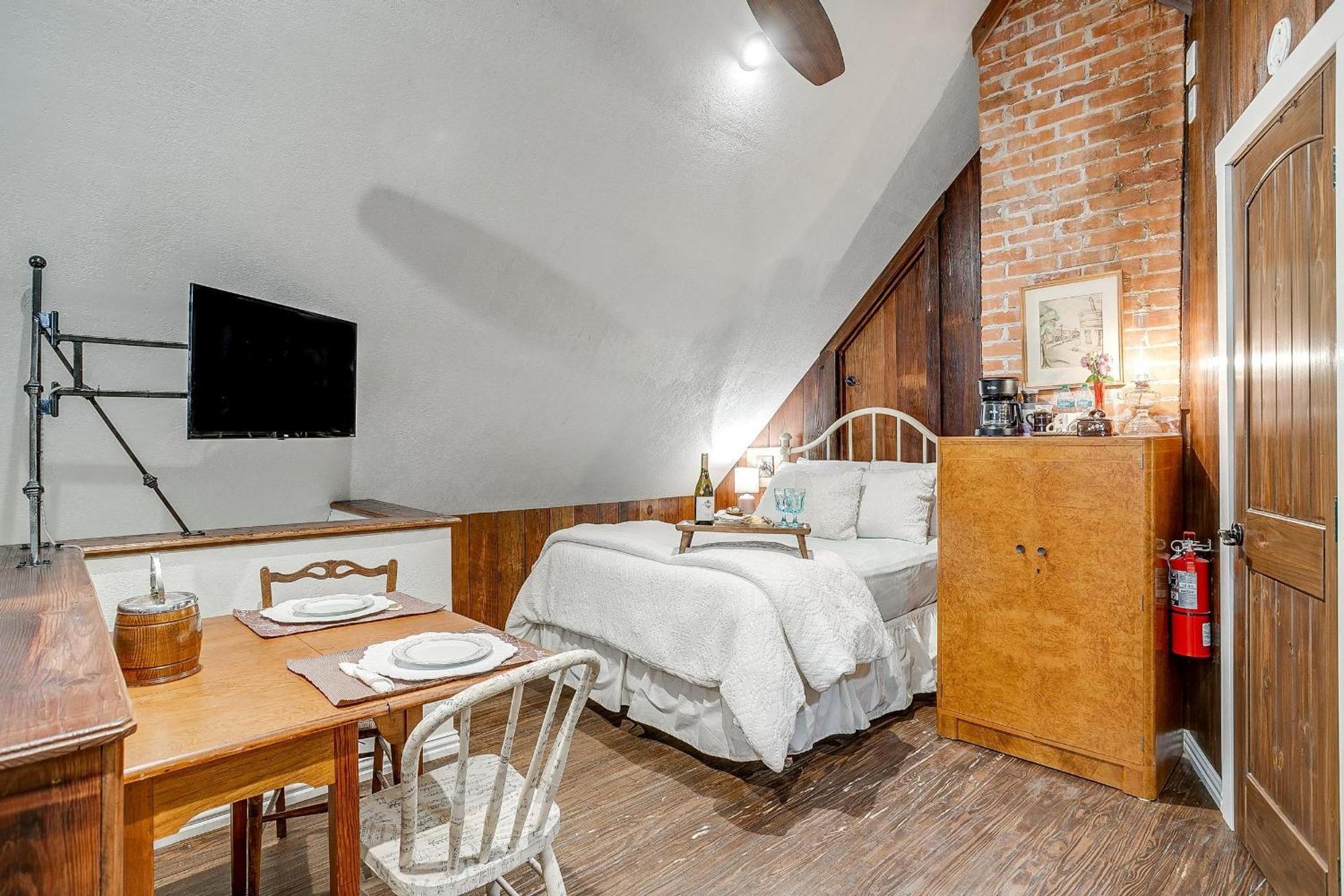 The Gallery House Boutique Hotel Stephenville Exteriér fotografie